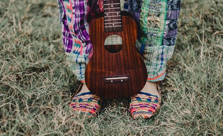 50 internetinių kursų, skirtų išmokti žaisti ukulele nemokamai